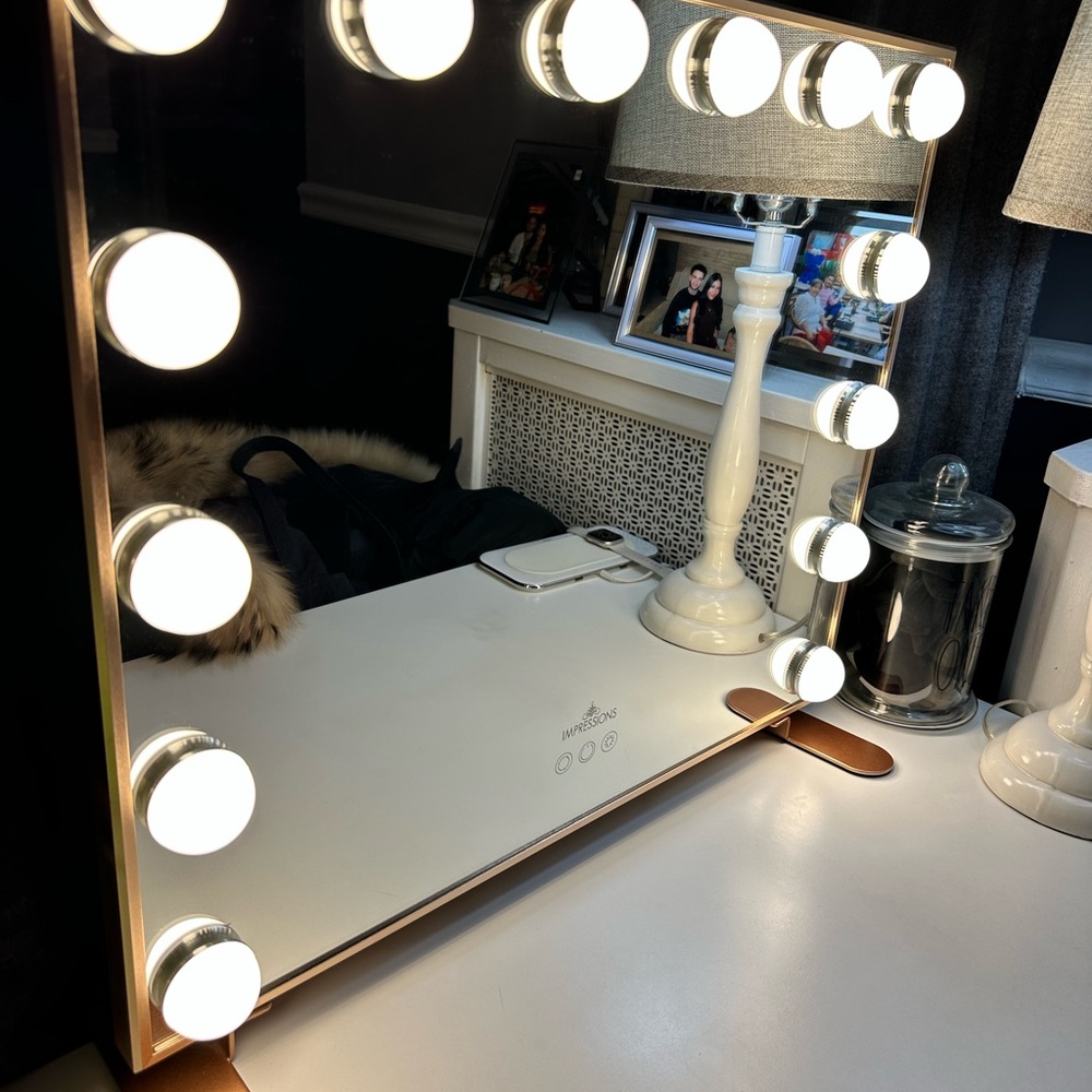 Hollywood tri-tone Impressions Vanity Mirror - Picture 2 of 5